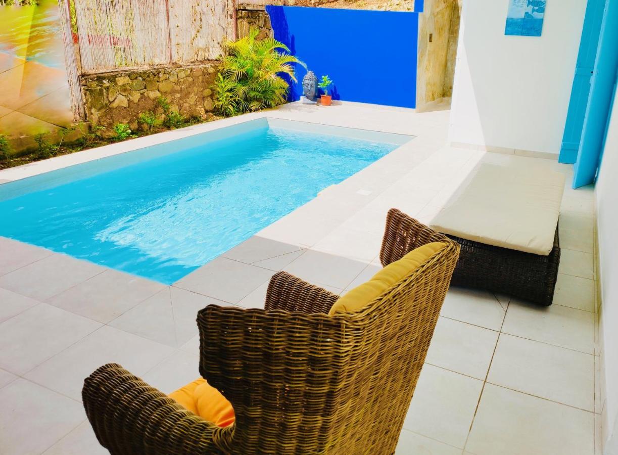 Location Maison Bleue Avec Piscine Privative Au Carbet Martinique ル・カルベ エクステリア 写真