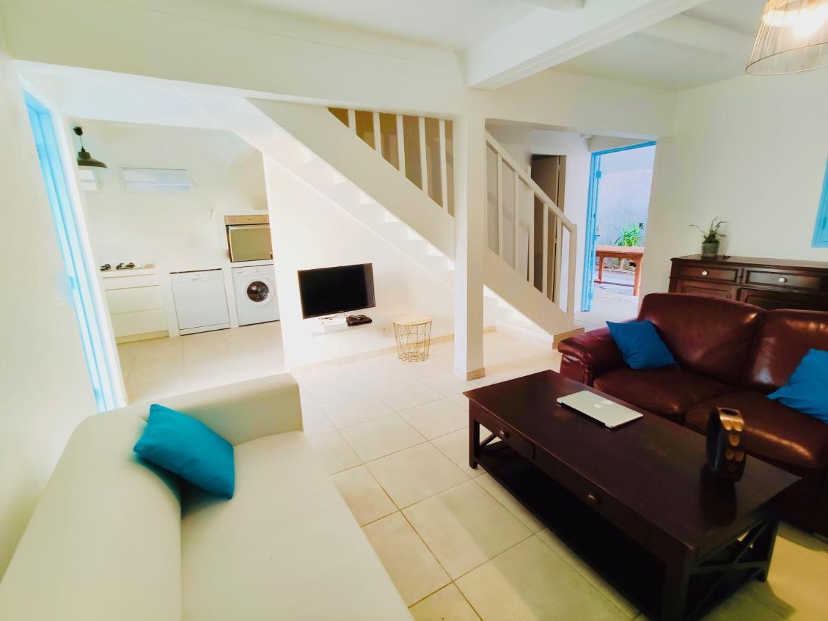Location Maison Bleue Avec Piscine Privative Au Carbet Martinique ル・カルベ エクステリア 写真