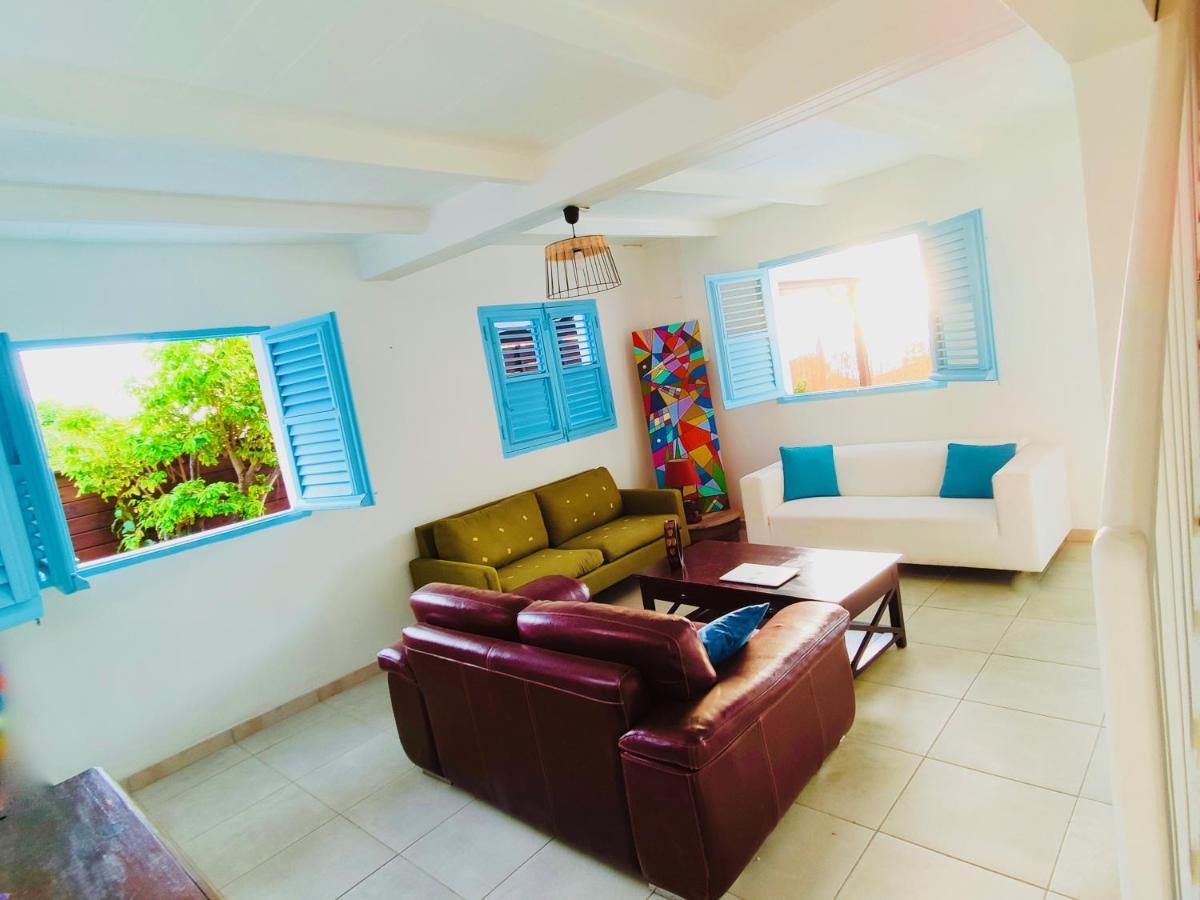 Location Maison Bleue Avec Piscine Privative Au Carbet Martinique ル・カルベ エクステリア 写真