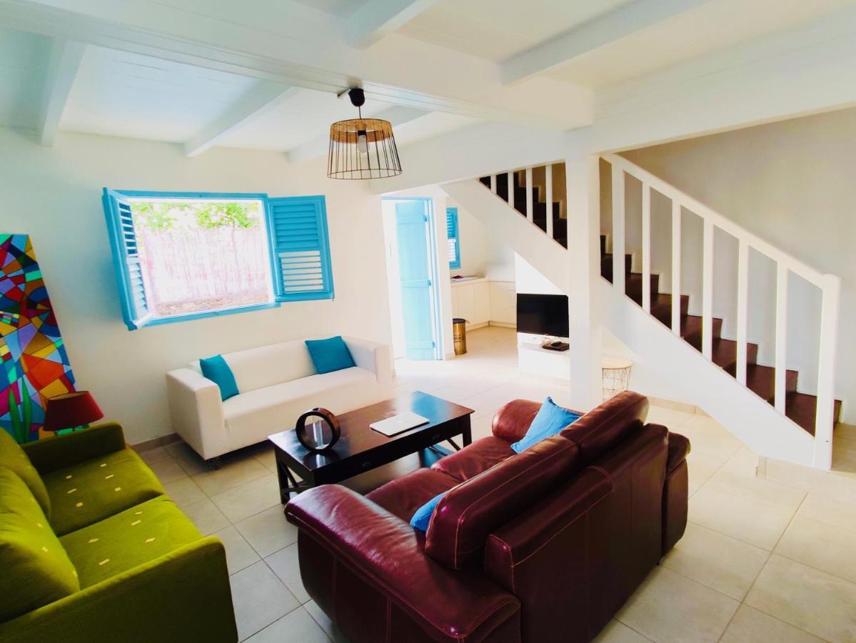 Location Maison Bleue Avec Piscine Privative Au Carbet Martinique ル・カルベ エクステリア 写真