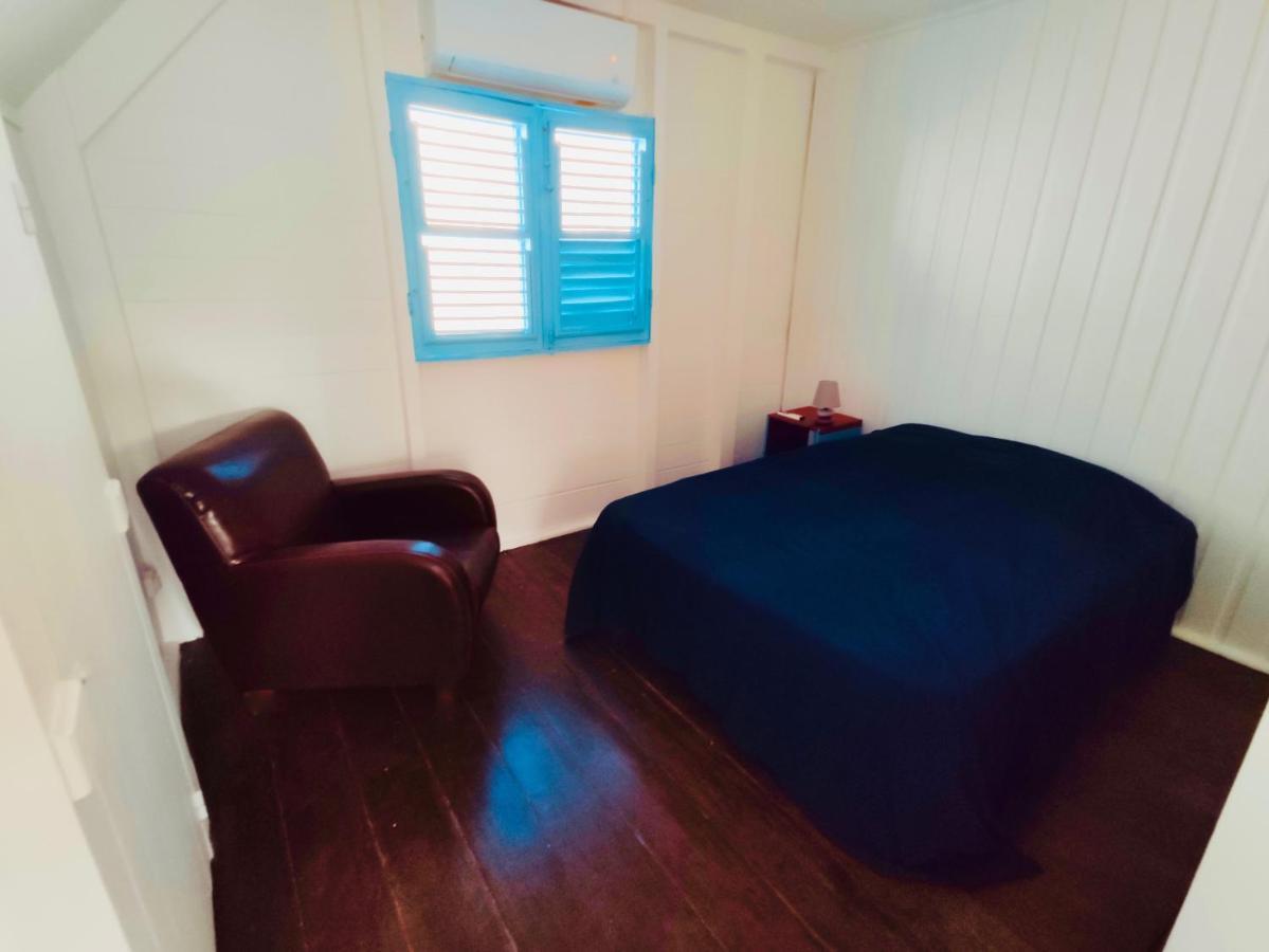 Location Maison Bleue Avec Piscine Privative Au Carbet Martinique ル・カルベ エクステリア 写真