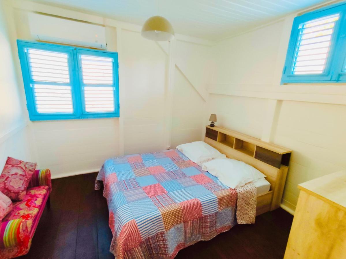 Location Maison Bleue Avec Piscine Privative Au Carbet Martinique ル・カルベ エクステリア 写真