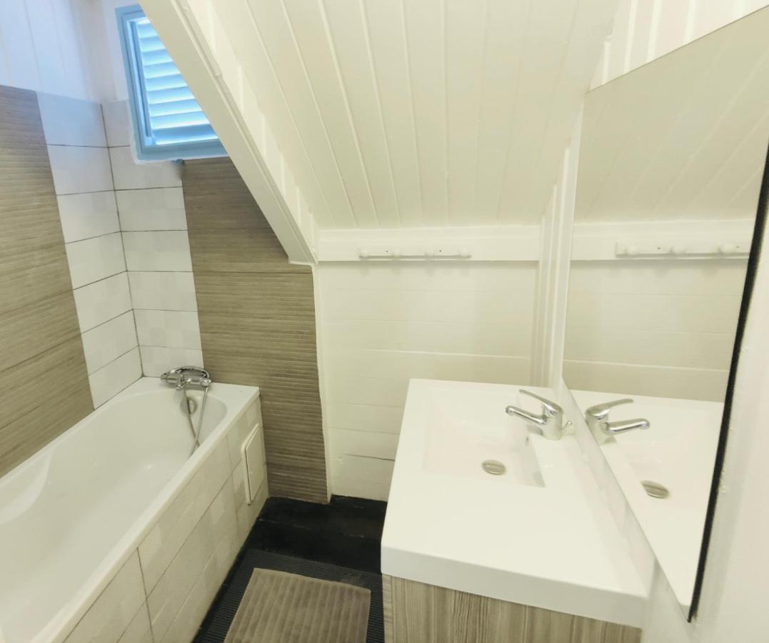 Location Maison Bleue Avec Piscine Privative Au Carbet Martinique ル・カルベ エクステリア 写真